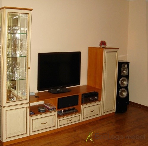 Комплект мебели для размещения телевизора и приставки